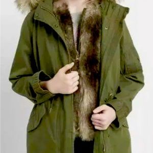 Gap kids Faux Fur Hood jacket 5T